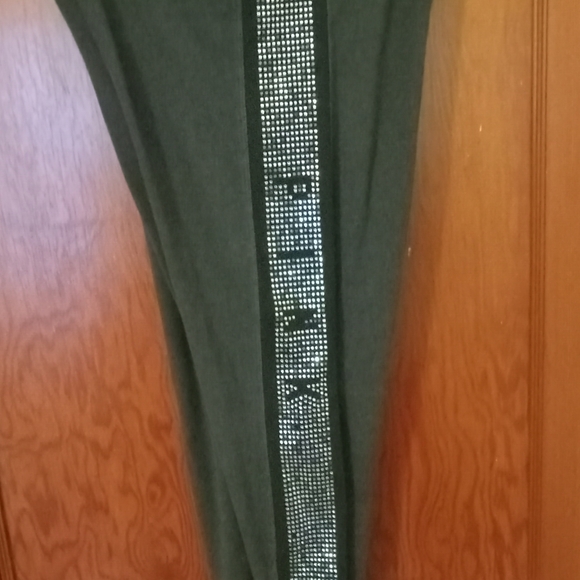 Victoria’s Secret PINK Bling Yoga Leggings! - Picture 2 of 4